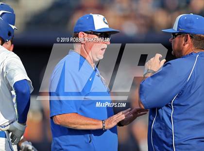 Thumbnail 2 in Corsicana vs. Lone Star (UIL 5A Regional Semifinal) photogallery.