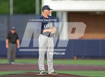 Thumbnail 3 in Corsicana vs. Lone Star (UIL 5A Regional Semifinal) photogallery.