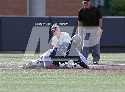 Thumbnail 3 in Corsicana vs. Lone Star (UIL 5A Regional Semifinal) photogallery.