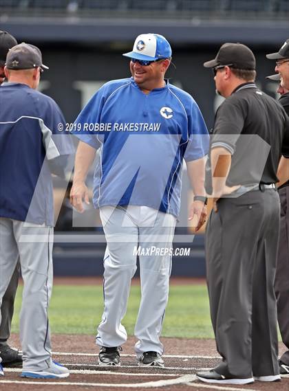 Thumbnail 2 in Corsicana vs. Lone Star (UIL 5A Regional Semifinal) photogallery.
