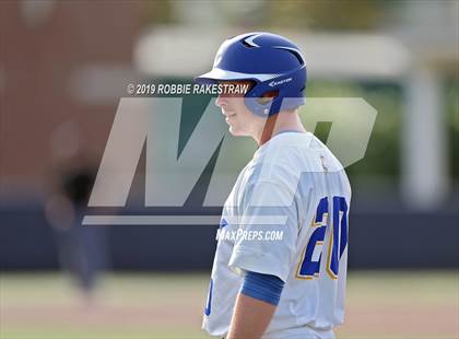 Thumbnail 1 in Corsicana vs. Lone Star (UIL 5A Regional Semifinal) photogallery.