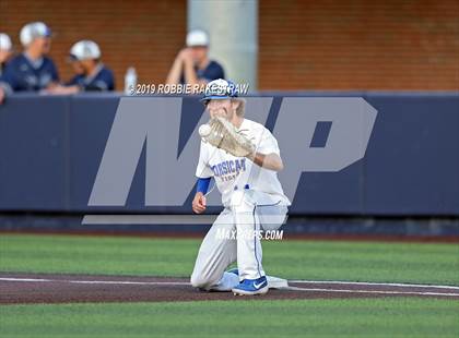 Thumbnail 2 in Corsicana vs. Lone Star (UIL 5A Regional Semifinal) photogallery.