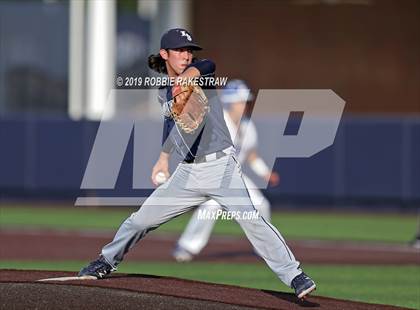 Thumbnail 3 in Corsicana vs. Lone Star (UIL 5A Regional Semifinal) photogallery.