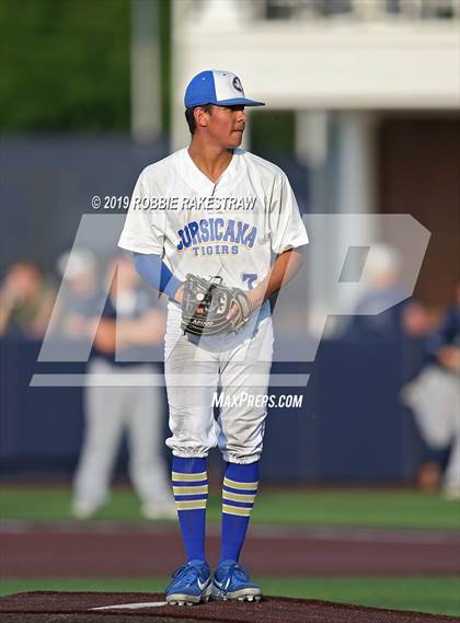 Thumbnail 1 in Corsicana vs. Lone Star (UIL 5A Regional Semifinal) photogallery.