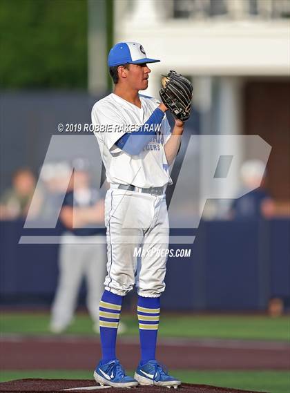 Thumbnail 3 in Corsicana vs. Lone Star (UIL 5A Regional Semifinal) photogallery.