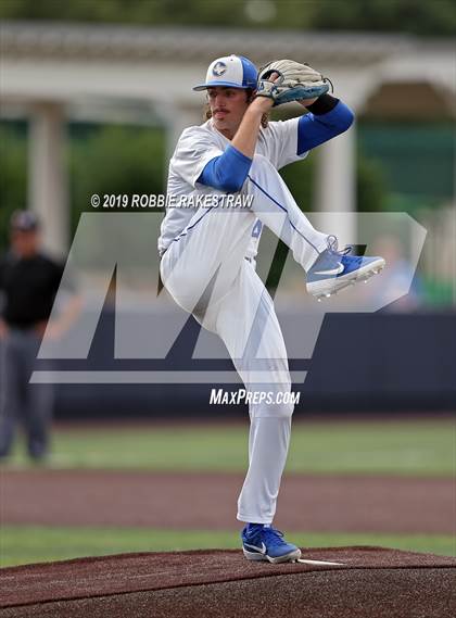 Thumbnail 1 in Corsicana vs. Lone Star (UIL 5A Regional Semifinal) photogallery.