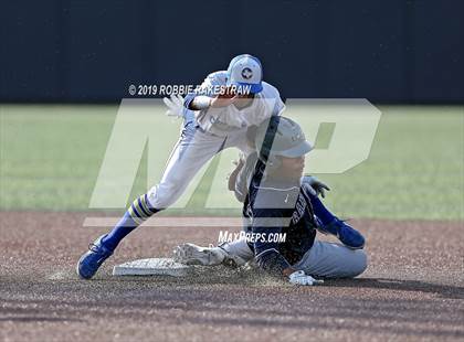 Thumbnail 3 in Corsicana vs. Lone Star (UIL 5A Regional Semifinal) photogallery.