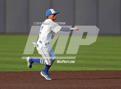 Thumbnail 1 in Corsicana vs. Lone Star (UIL 5A Regional Semifinal) photogallery.