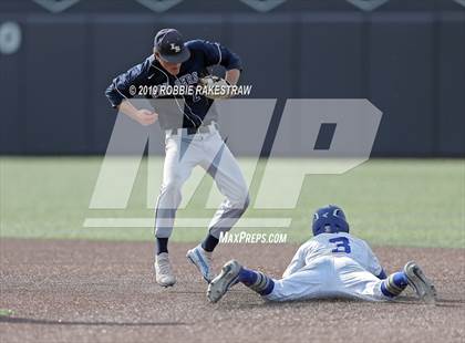Thumbnail 3 in Corsicana vs. Lone Star (UIL 5A Regional Semifinal) photogallery.
