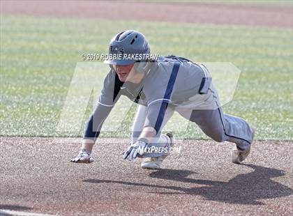 Thumbnail 2 in Corsicana vs. Lone Star (UIL 5A Regional Semifinal) photogallery.
