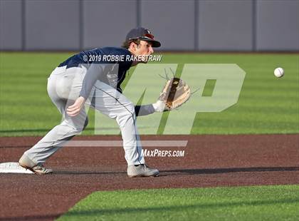 Thumbnail 1 in Corsicana vs. Lone Star (UIL 5A Regional Semifinal) photogallery.