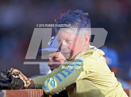 Thumbnail 2 in Corsicana vs. Lone Star (UIL 5A Regional Semifinal) photogallery.