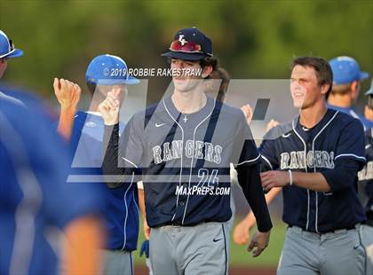Thumbnail 3 in Corsicana vs. Lone Star (UIL 5A Regional Semifinal) photogallery.