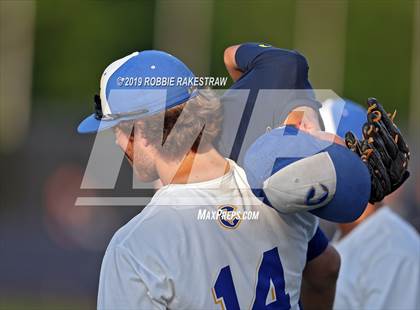 Thumbnail 2 in Corsicana vs. Lone Star (UIL 5A Regional Semifinal) photogallery.