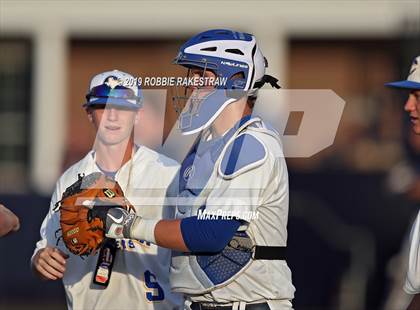 Thumbnail 3 in Corsicana vs. Lone Star (UIL 5A Regional Semifinal) photogallery.