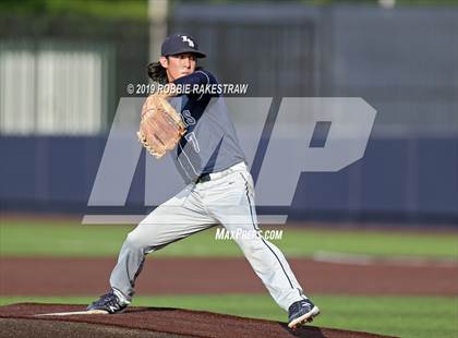 Thumbnail 2 in Corsicana vs. Lone Star (UIL 5A Regional Semifinal) photogallery.