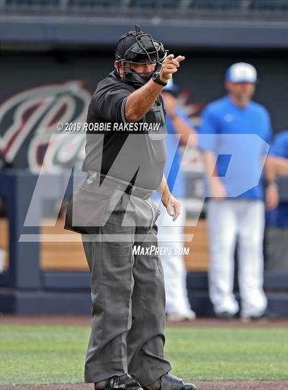 Thumbnail 2 in Corsicana vs. Lone Star (UIL 5A Regional Semifinal) photogallery.