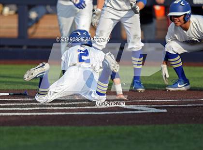Thumbnail 2 in Corsicana vs. Lone Star (UIL 5A Regional Semifinal) photogallery.