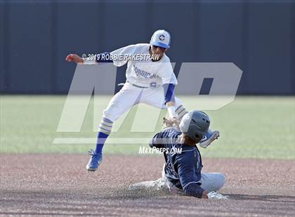 Thumbnail 2 in Corsicana vs. Lone Star (UIL 5A Regional Semifinal) photogallery.