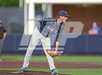 Thumbnail 1 in Corsicana vs. Lone Star (UIL 5A Regional Semifinal) photogallery.
