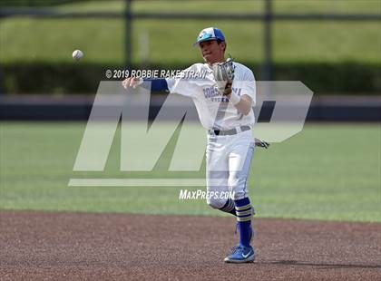 Thumbnail 3 in Corsicana vs. Lone Star (UIL 5A Regional Semifinal) photogallery.