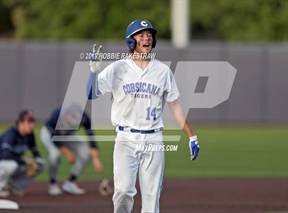 Thumbnail 2 in Corsicana vs. Lone Star (UIL 5A Regional Semifinal) photogallery.