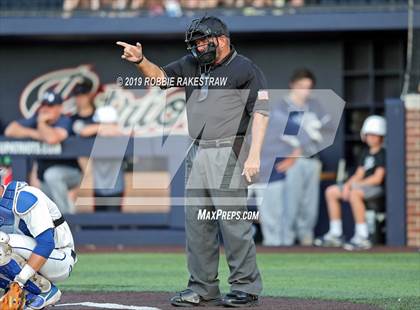 Thumbnail 1 in Corsicana vs. Lone Star (UIL 5A Regional Semifinal) photogallery.
