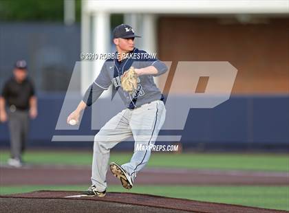 Thumbnail 2 in Corsicana vs. Lone Star (UIL 5A Regional Semifinal) photogallery.