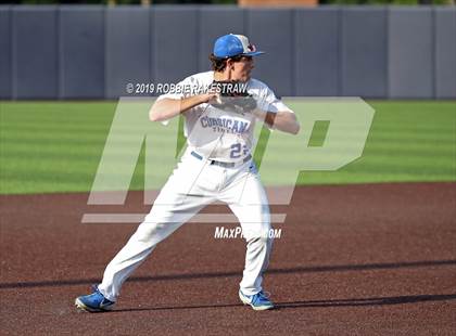 Thumbnail 2 in Corsicana vs. Lone Star (UIL 5A Regional Semifinal) photogallery.