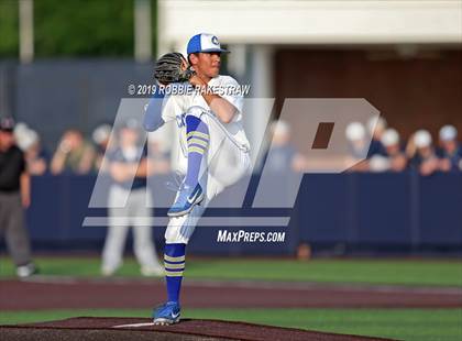 Thumbnail 2 in Corsicana vs. Lone Star (UIL 5A Regional Semifinal) photogallery.