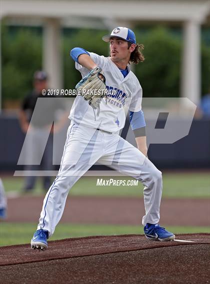 Thumbnail 2 in Corsicana vs. Lone Star (UIL 5A Regional Semifinal) photogallery.
