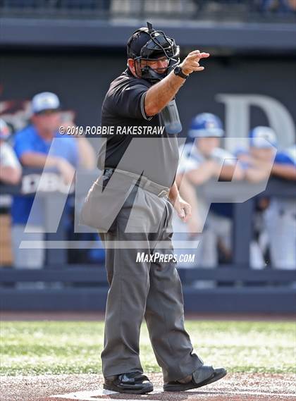 Thumbnail 2 in Corsicana vs. Lone Star (UIL 5A Regional Semifinal) photogallery.