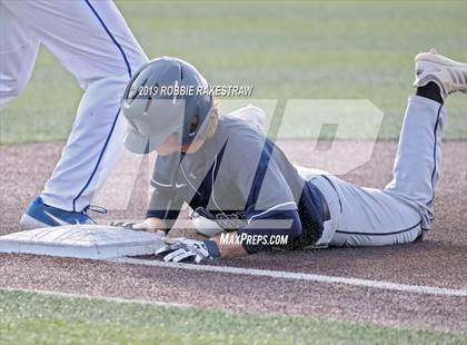 Thumbnail 3 in Corsicana vs. Lone Star (UIL 5A Regional Semifinal) photogallery.