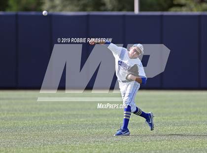 Thumbnail 2 in Corsicana vs. Lone Star (UIL 5A Regional Semifinal) photogallery.