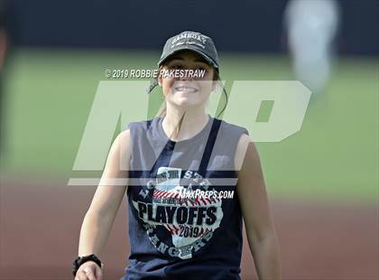Thumbnail 1 in Corsicana vs. Lone Star (UIL 5A Regional Semifinal) photogallery.
