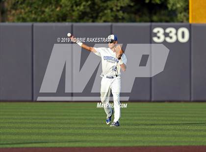 Thumbnail 3 in Corsicana vs. Lone Star (UIL 5A Regional Semifinal) photogallery.