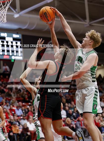 Thumbnail 1 in Payson vs. Hurricane (UHSAA 4A Semifinal) photogallery.