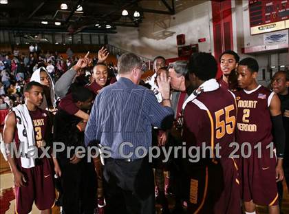 Thumbnail 2 in Mt. Vernon vs. Union-Endicott (NYS AA Regional Final) photogallery.