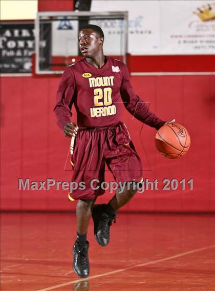 Thumbnail 2 in Mt. Vernon vs. Union-Endicott (NYS AA Regional Final) photogallery.