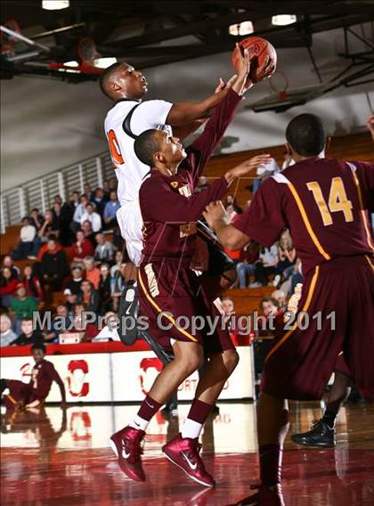 Thumbnail 1 in Mt. Vernon vs. Union-Endicott (NYS AA Regional Final) photogallery.