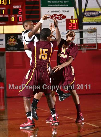 Thumbnail 3 in Mt. Vernon vs. Union-Endicott (NYS AA Regional Final) photogallery.