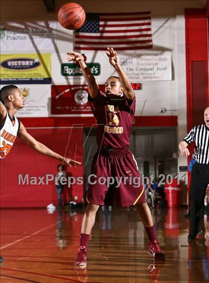 Thumbnail 1 in Mt. Vernon vs. Union-Endicott (NYS AA Regional Final) photogallery.