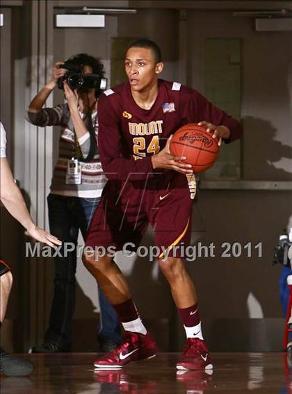 Thumbnail 2 in Mt. Vernon vs. Union-Endicott (NYS AA Regional Final) photogallery.