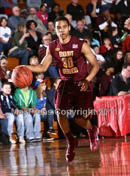 Thumbnail 2 in Mt. Vernon vs. Union-Endicott (NYS AA Regional Final) photogallery.