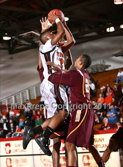 Thumbnail 1 in Mt. Vernon vs. Union-Endicott (NYS AA Regional Final) photogallery.