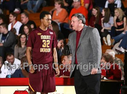 Thumbnail 2 in Mt. Vernon vs. Union-Endicott (NYS AA Regional Final) photogallery.