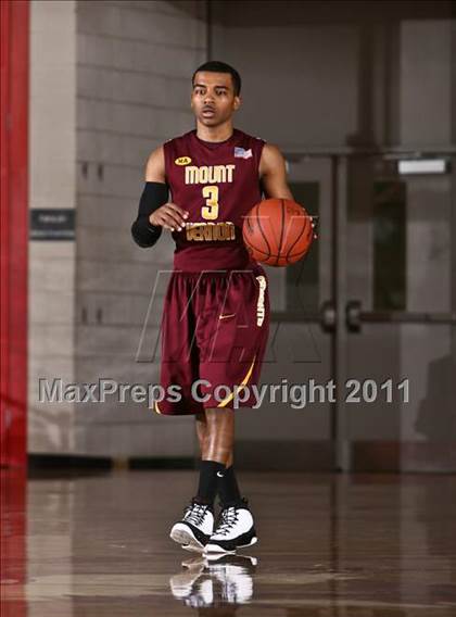 Thumbnail 1 in Mt. Vernon vs. Union-Endicott (NYS AA Regional Final) photogallery.