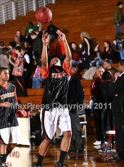 Thumbnail 3 in Mt. Vernon vs. Union-Endicott (NYS AA Regional Final) photogallery.
