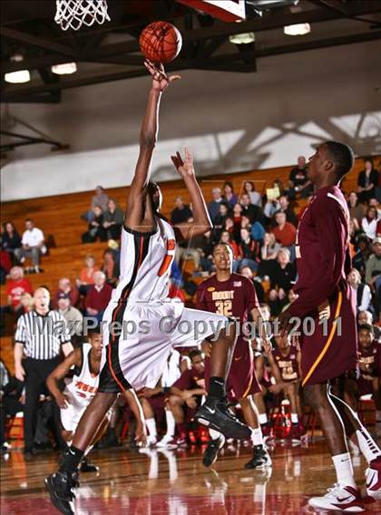 Thumbnail 3 in Mt. Vernon vs. Union-Endicott (NYS AA Regional Final) photogallery.