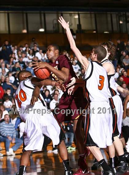 Thumbnail 1 in Mt. Vernon vs. Union-Endicott (NYS AA Regional Final) photogallery.